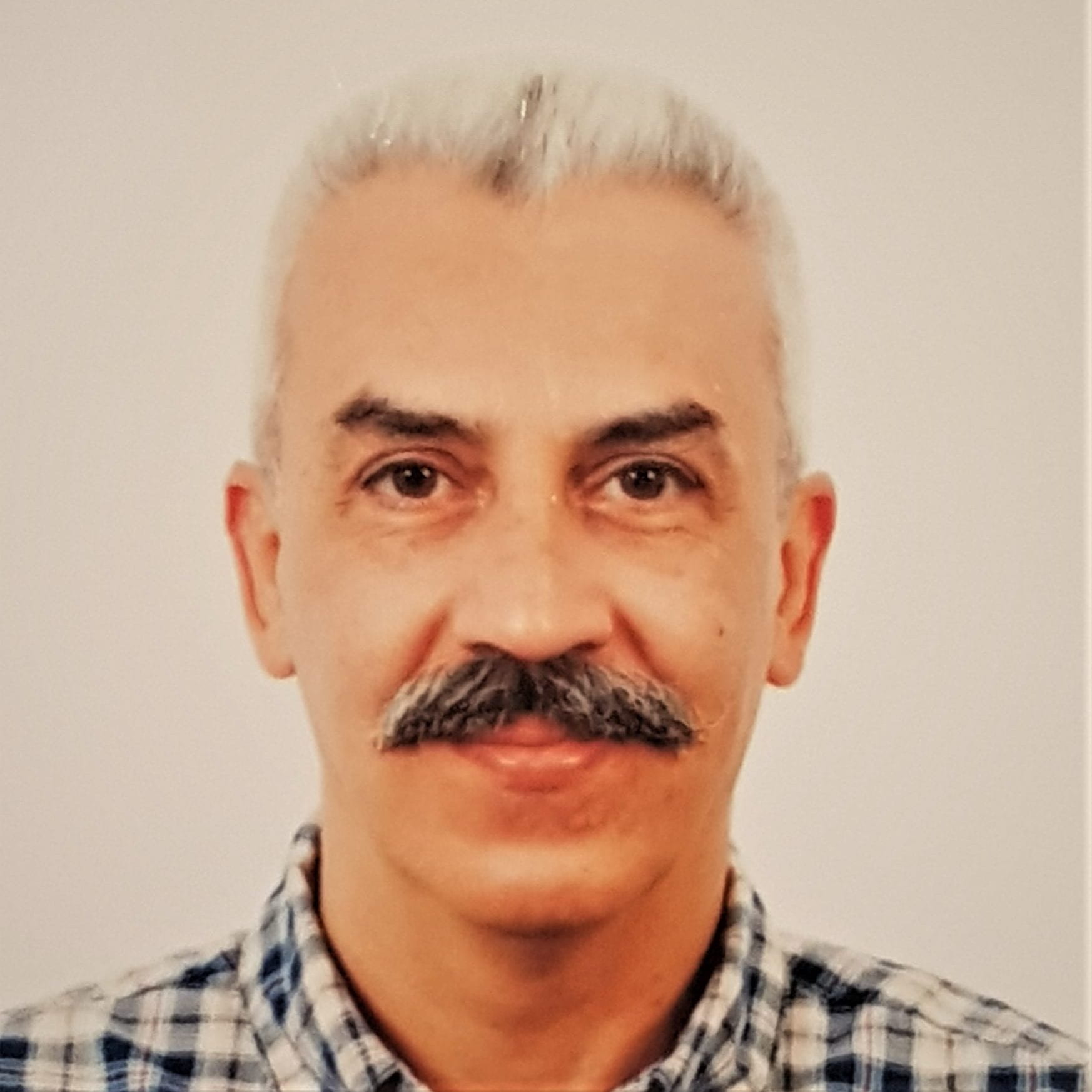 a headshot of Reza Fatmi